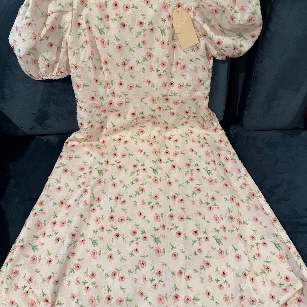 Anne Louise pink puff sleeve dress - Picture 3 of 3
